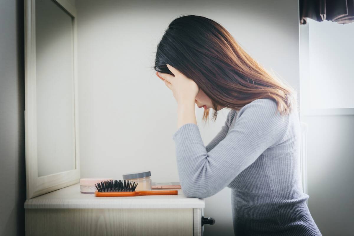 落ち込む女性